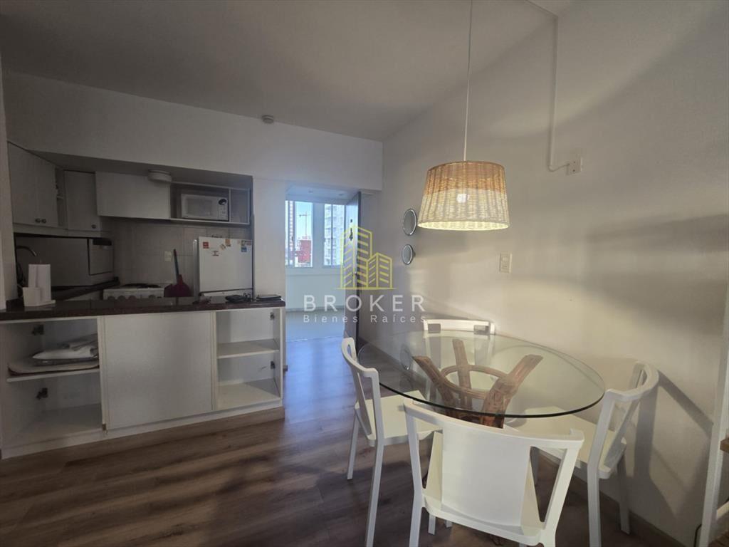Cómodo apartamento con terraza en alquiler -