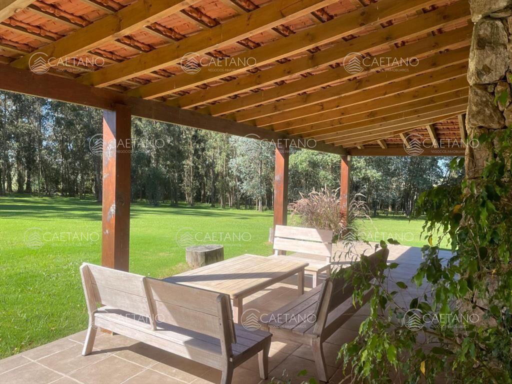 Vende impresionante casa en Punta Ballena de 2