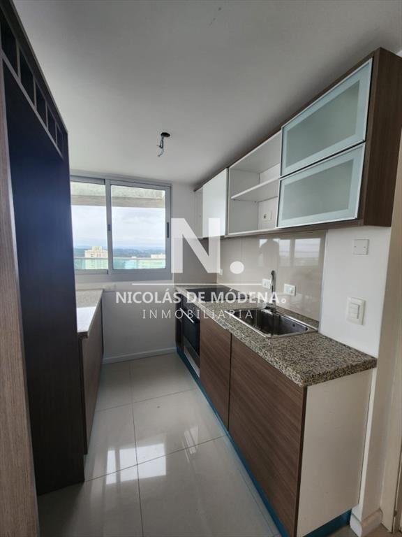 Penthouse de 2 dormitorios en venta en torre con