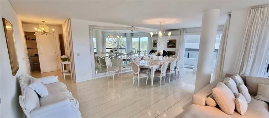 Apartamento en venta en edificio Arenas Blancas,