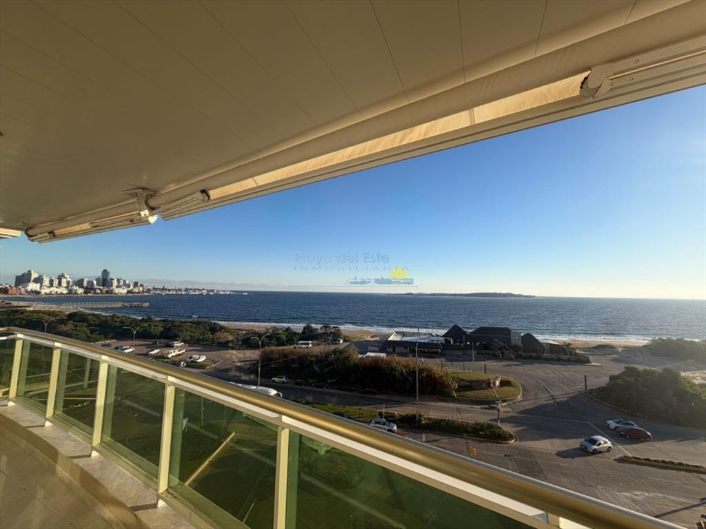 Apartamento de 3 dormitorios en Punta del este ,