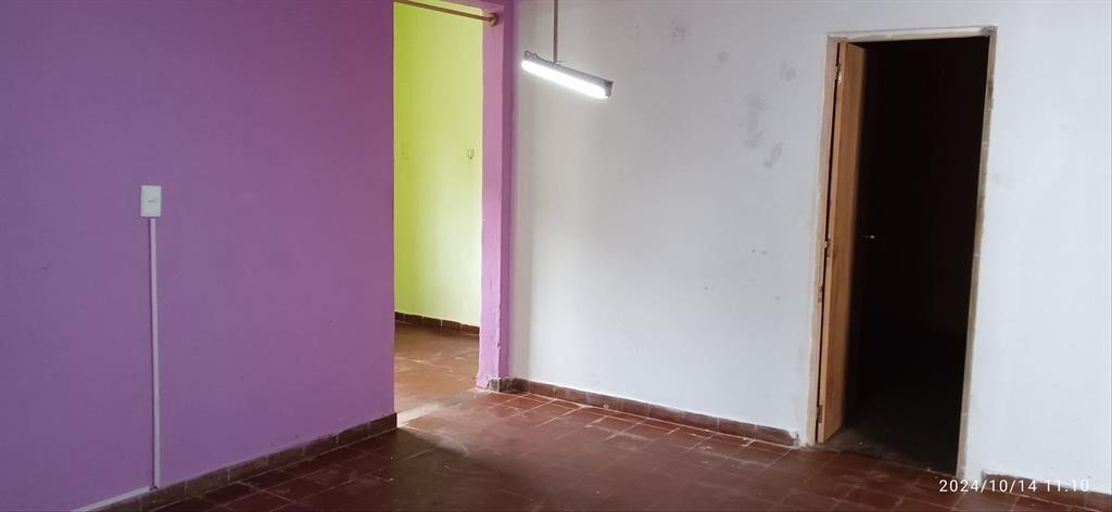 Dos casas alquiladas en venta a una cuadra de Av. Garzón.