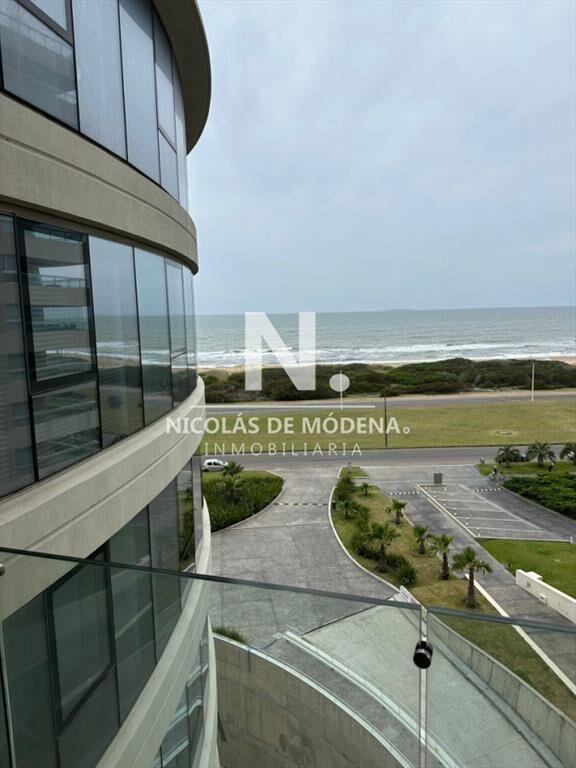 APARTAMENTO TORRE TRUMP 2 DORM. Y 3 BAÑOS