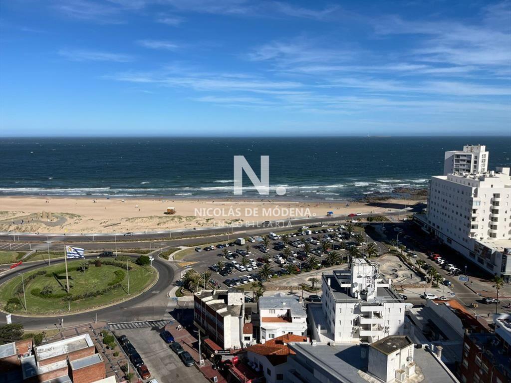 Apartamento en alquiler de 3 dormitorios en Primera Linea d