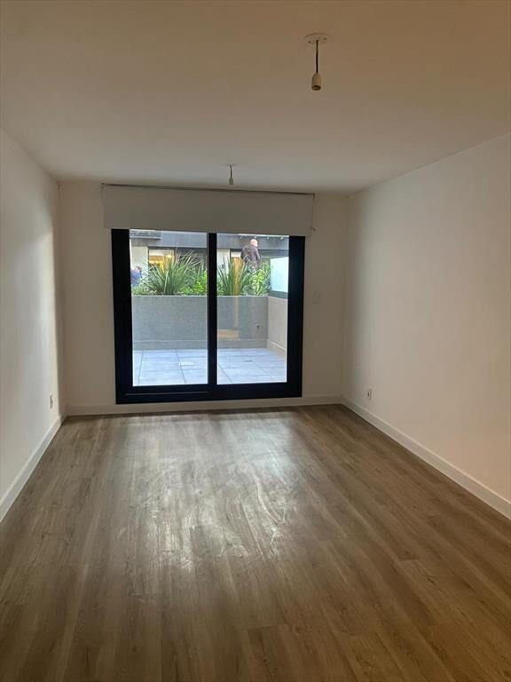 Venta apartamento monoambiente con amplio balcón. Excelente