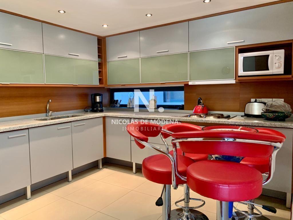 Vende apartamento de 3 dormitorios con vista en