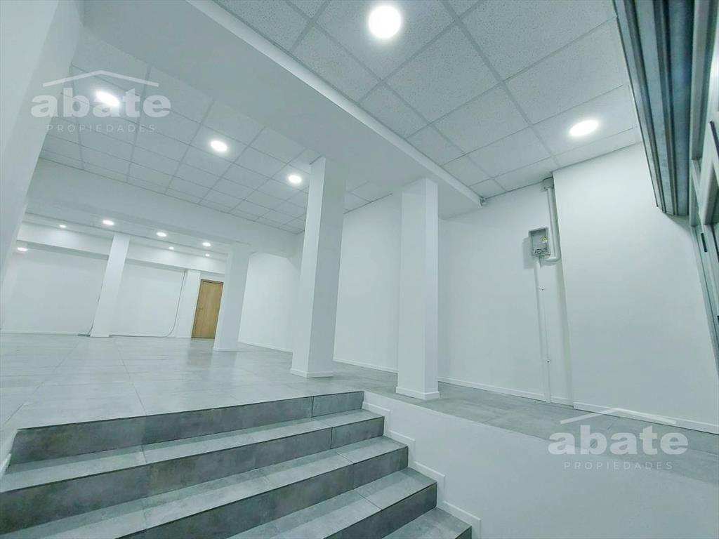 Local comercial en Venta con Renta. Av. Rivera entre Simón