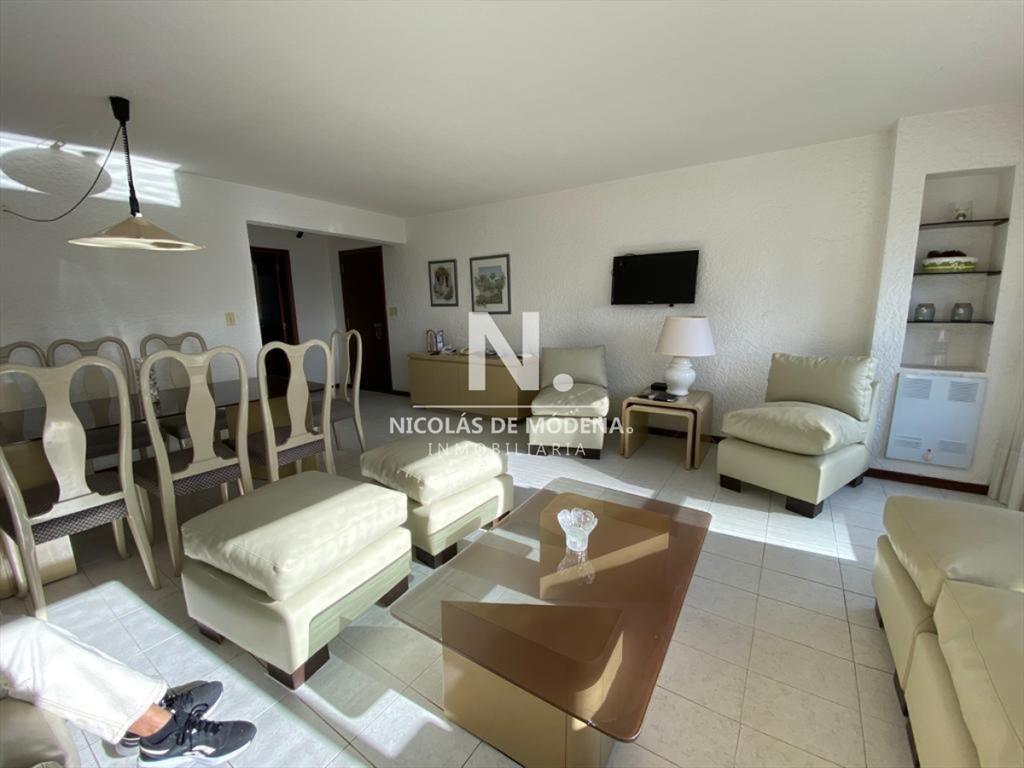 Vende Apartamento de 3 dormitorios en Brava,