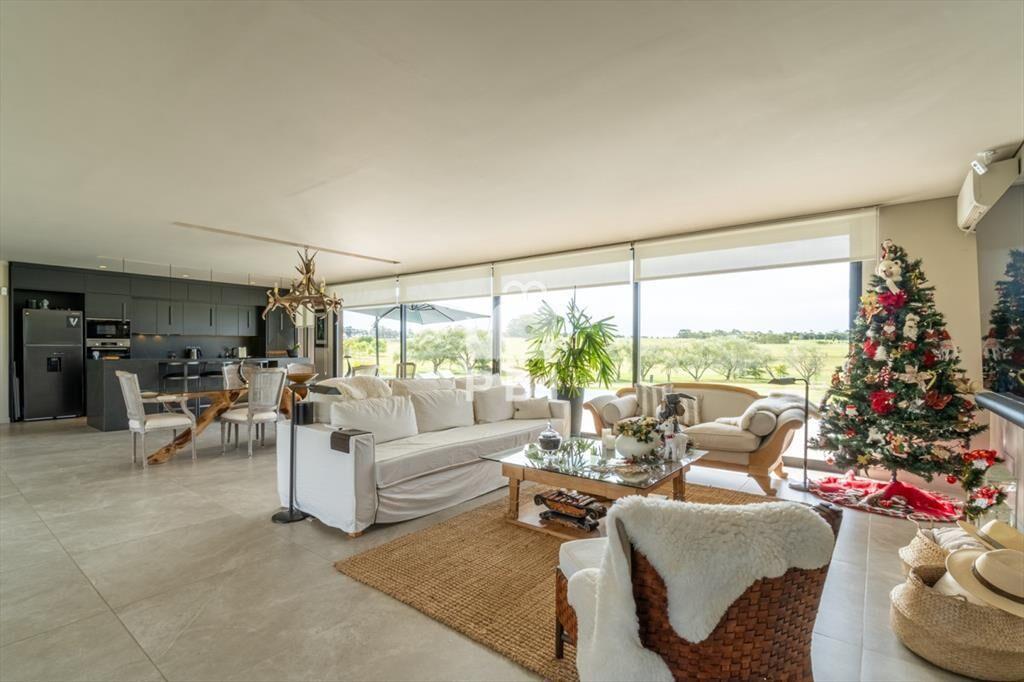 Casa de 2 dormitorios en Laguna de los Cisnes - :