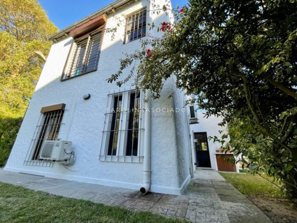 Casa En Venta De 2 Dormitorios En Pinares. Ideal para todo