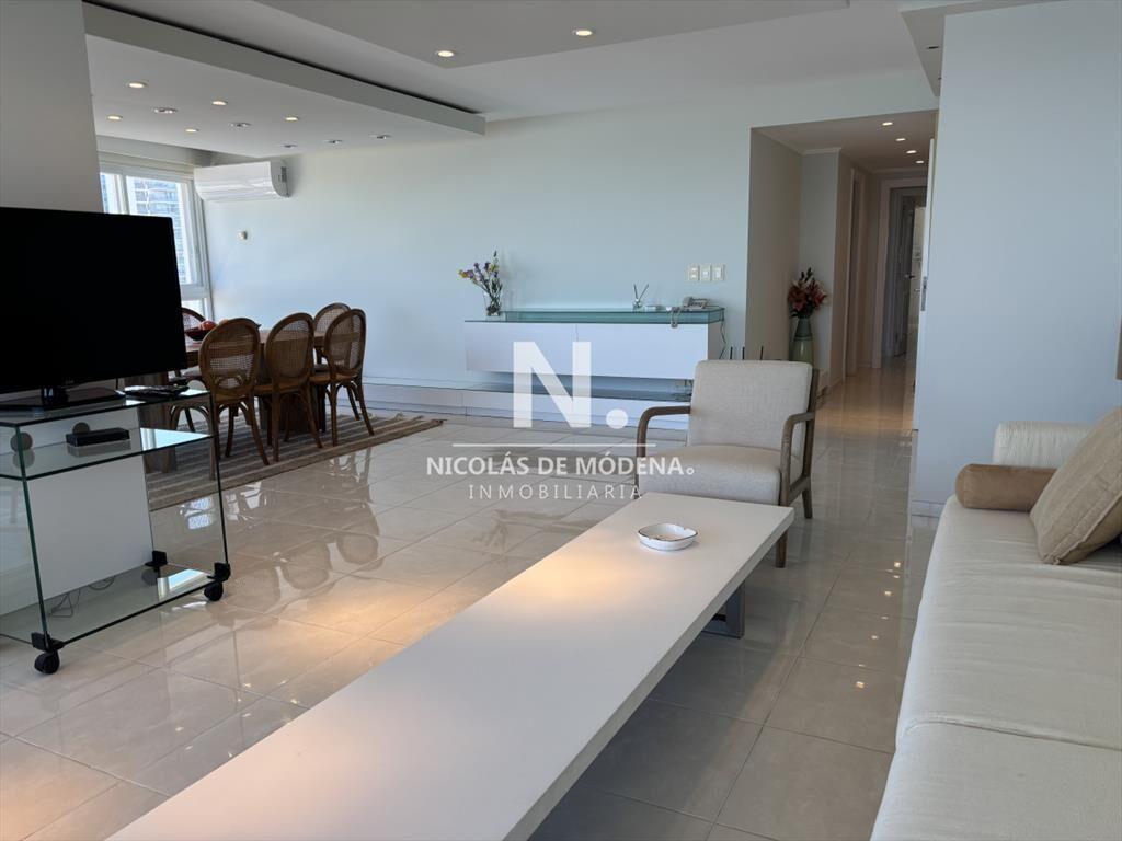 Venta apartamento en mansa frente al mar tres suites y dep