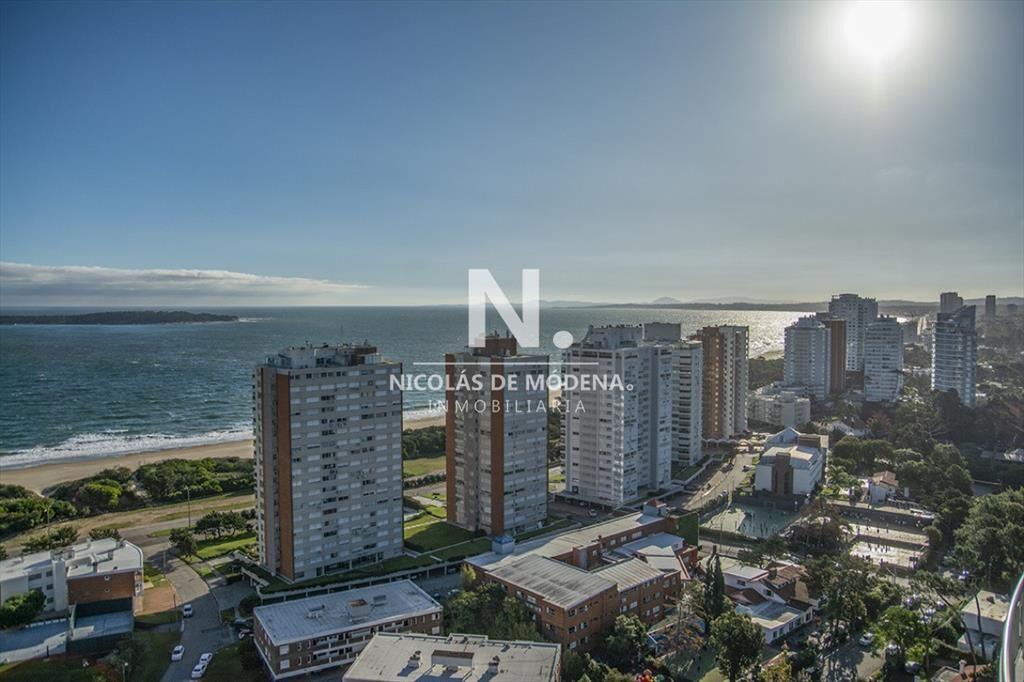 Oportunidad en playa mansa, finamente decorado.