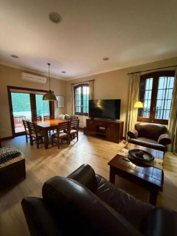 Casa en venta, cuatro dormitorios, garaje.