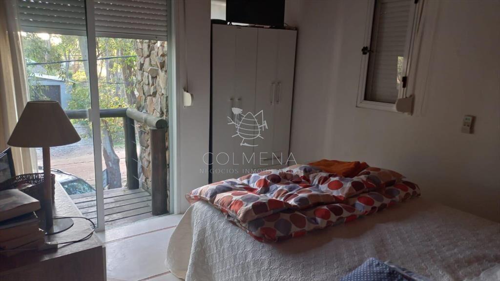 CASA PIEDRA EN VENTA A METROS DEL MAR