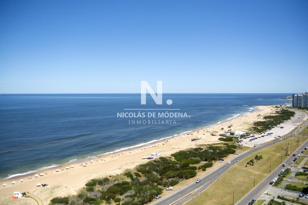 Departamento de 4 dormitorios en venta, frente al