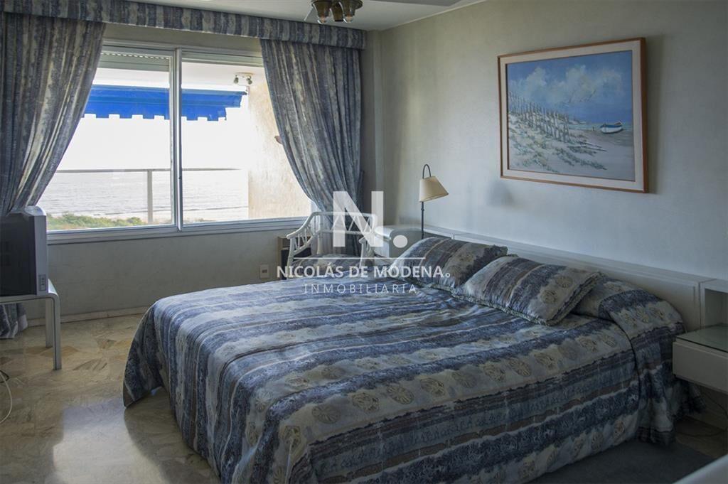 Departamento en venta frente a Playa Mansa en