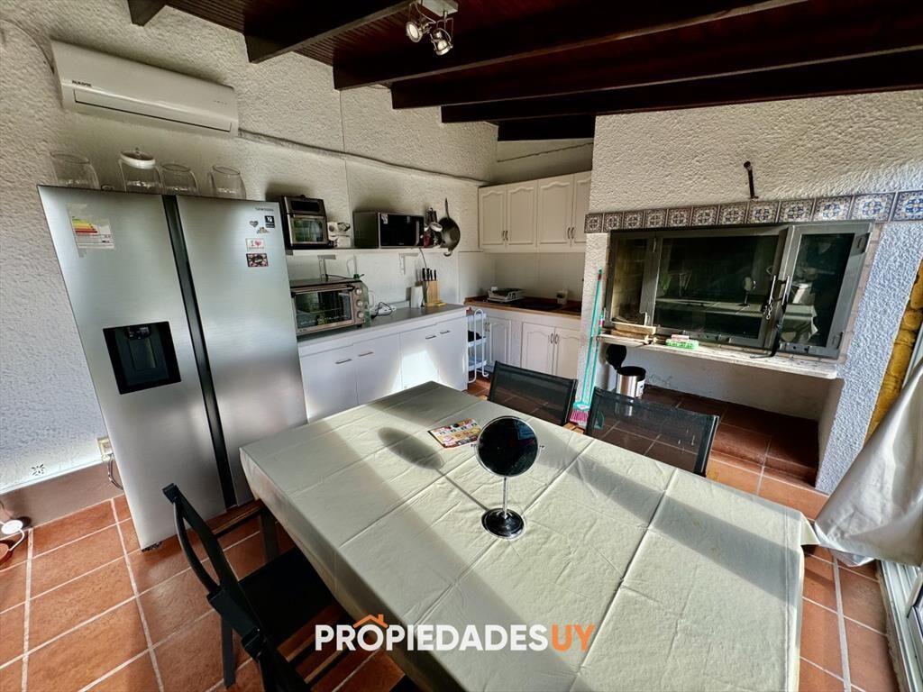 Excelente casa de 4 dormitorios con piscina en