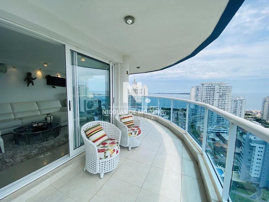 Apartamento en venta en de  3 dormitorios en  del