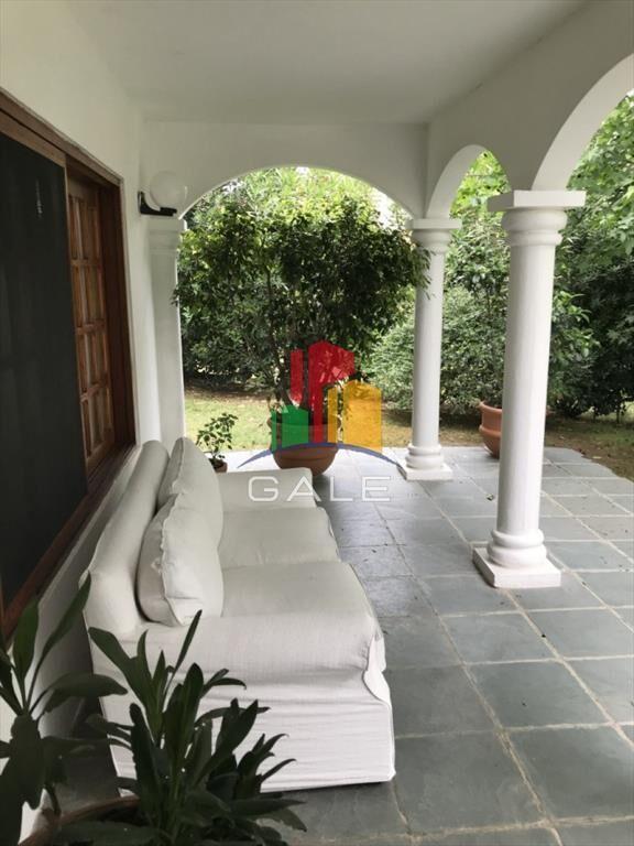 GRADABLE CASA EN ZONA MUY TRANQUILA Y ARBOLADA