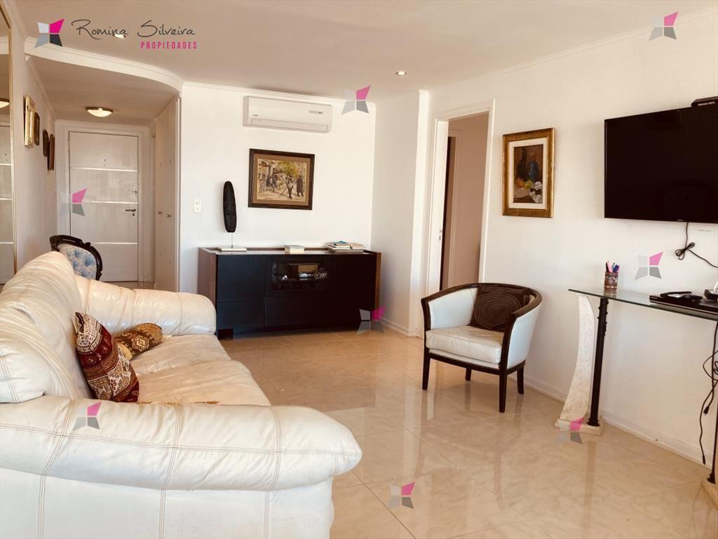 Alquilo apartamento con vista al mar de 2 dormitorios y med
