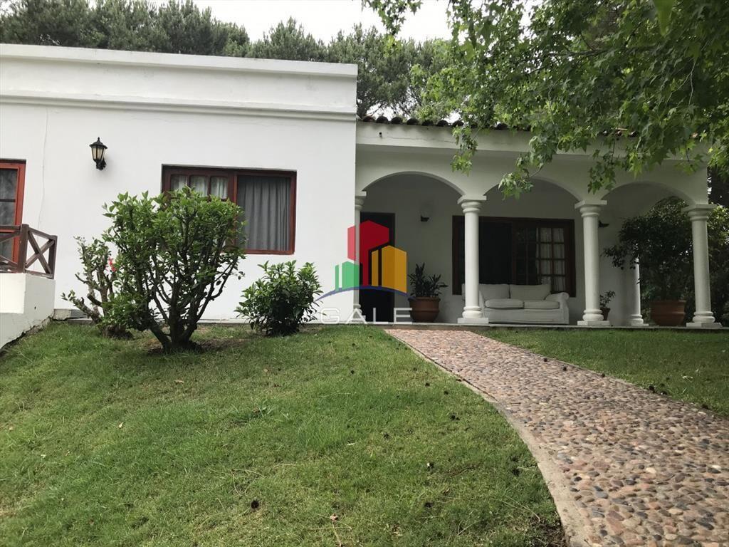 GRADABLE CASA EN ZONA MUY TRANQUILA Y ARBOLADA