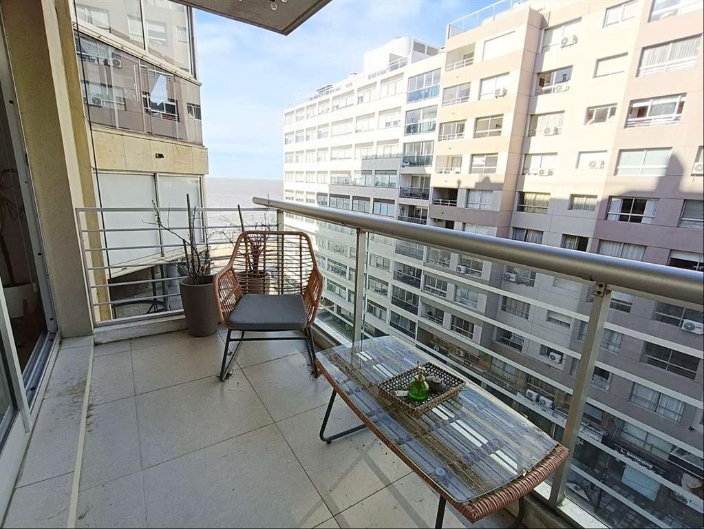Venta con Renta. Apartamento Pocitos 2 Dormitorios 2 Baños