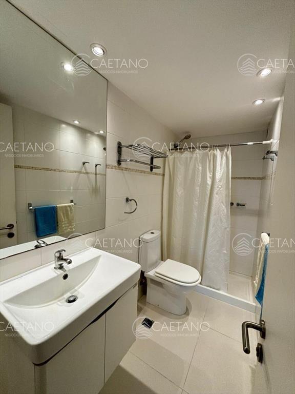 Apartamento de 2 dormitorios en Av. Roosevelt, ,