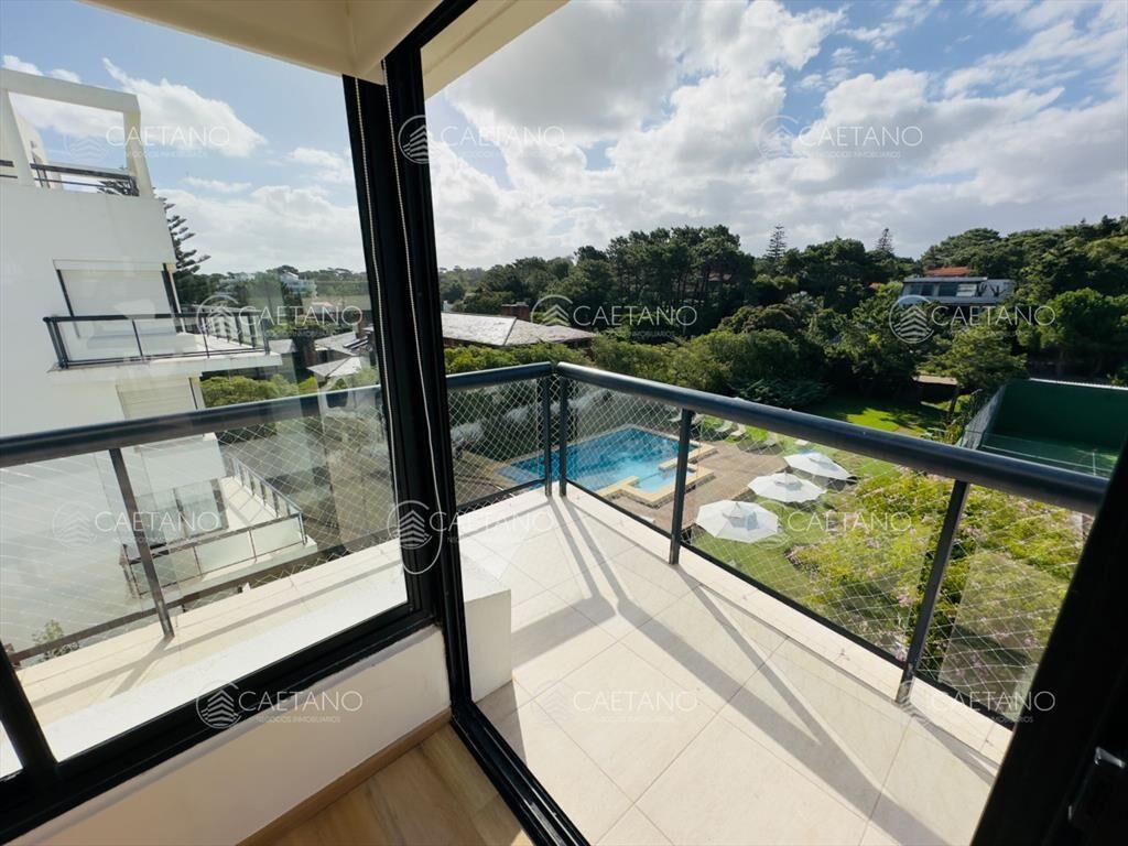 Apartamento en venta frente a playa brava.