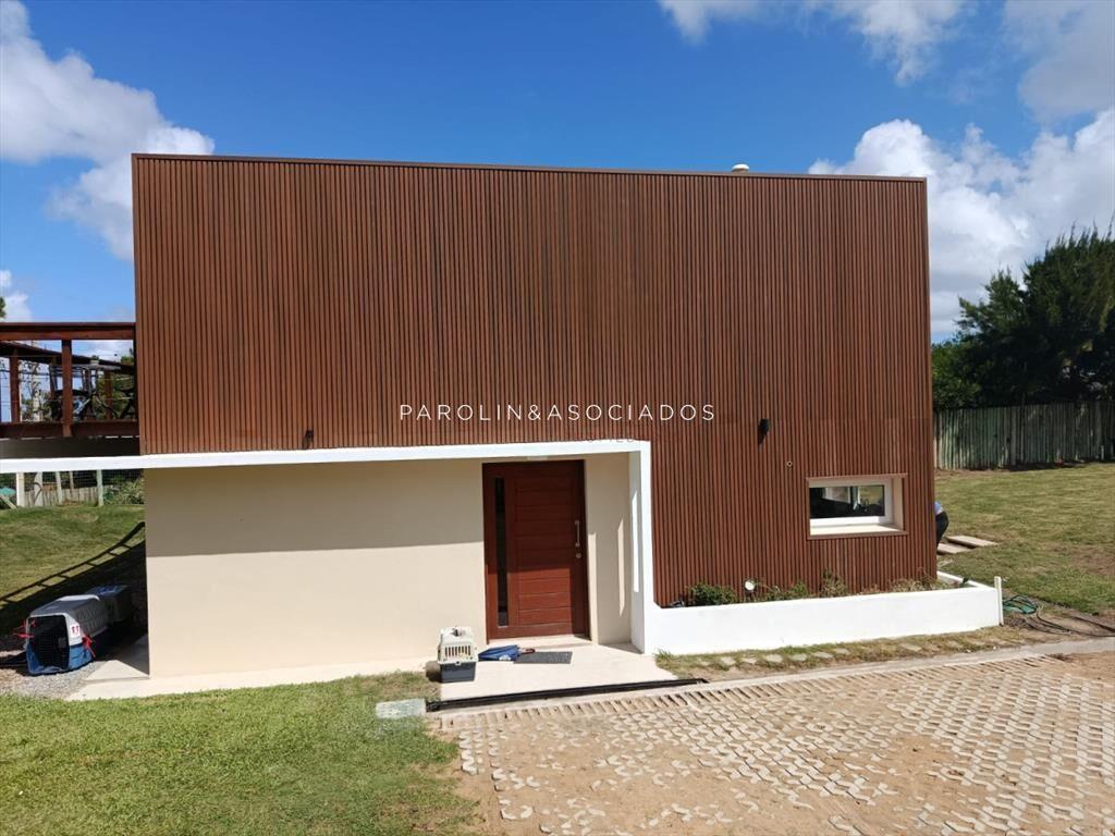 Casa en venta de 3 dormitorios con piscina en en