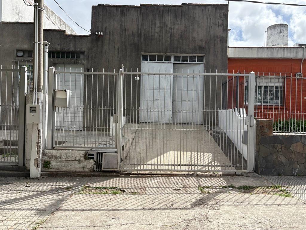 Alquiler - Local comercial/industrial/casa en Buceo 351mts2