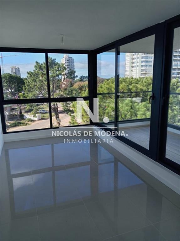 En venta apartamento de 3 dormitorios en con
