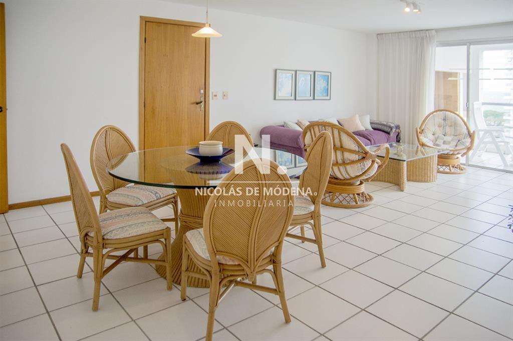 Apartamento de 3 dormitorios a la venta en playa