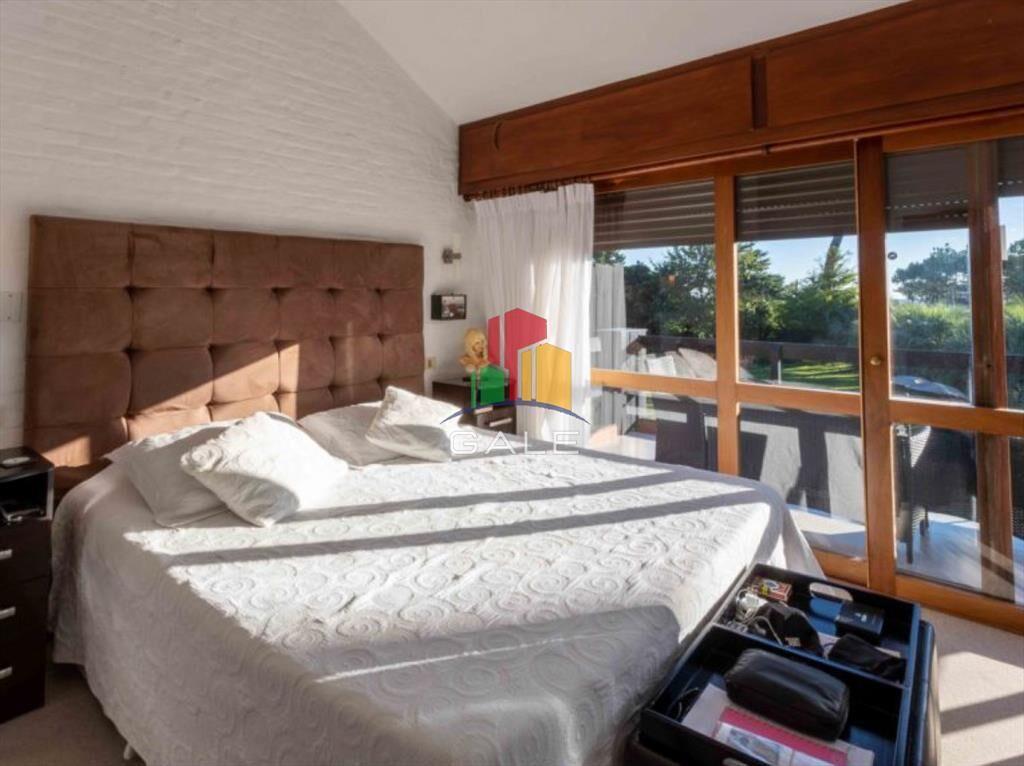 Espectacular mansion a solo metros de mar en venta, 8 dormi