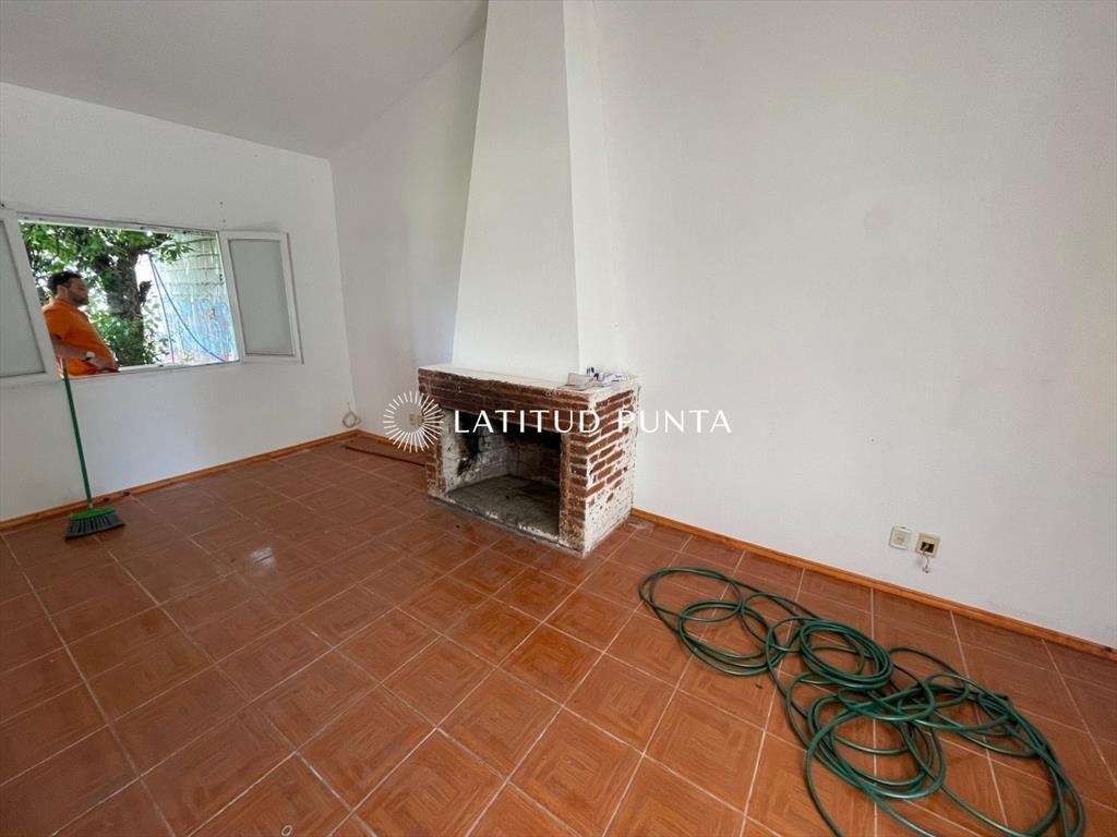 Maldonado centro, casa de dos dormitorios