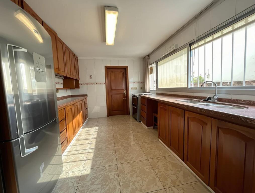 Alquiler Apartamento 4 Dormitorios y Servicio en Rambla de P