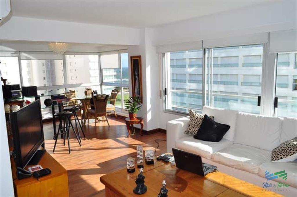 En venta apartamento 3 dormitorios, 2 baños, al