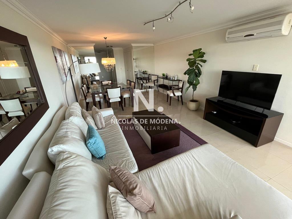 Alquila apartamento con vista al mar de 3 dormitorios en Br