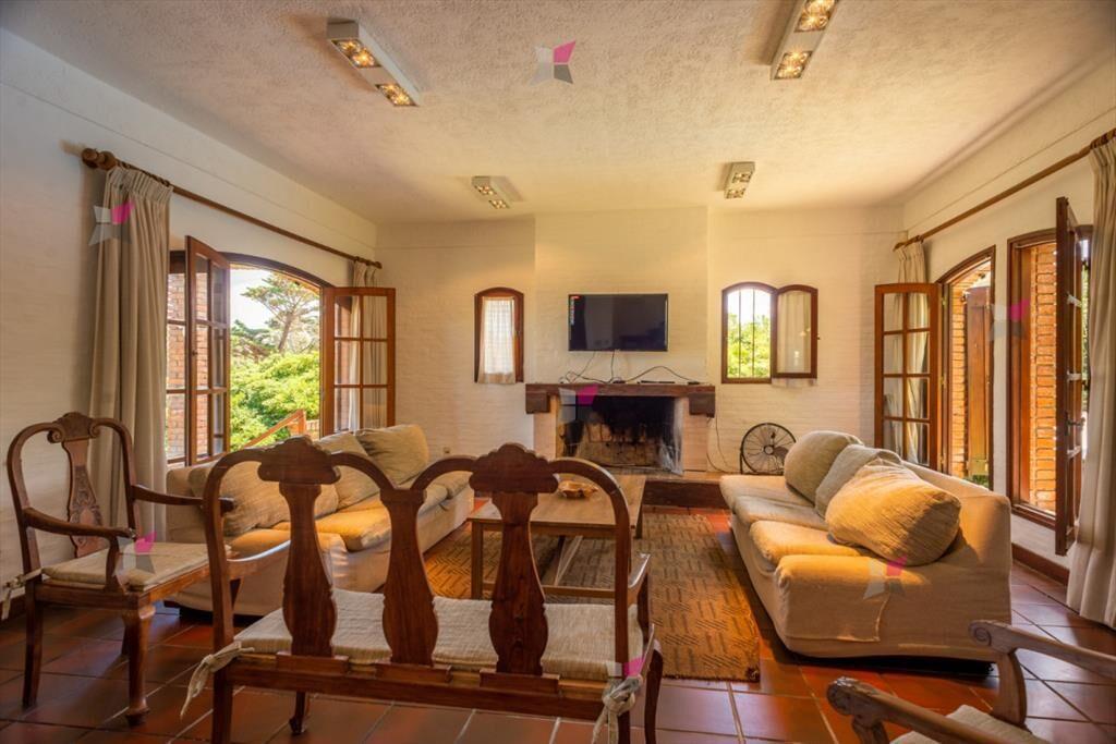 VENTA DE CASA DE 5 DORMITORIOS EN SOLANAS PUNTA