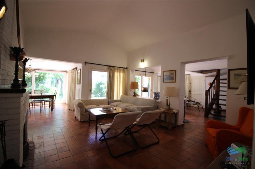 Muy linda casa en el corazon de la Peninsula, del