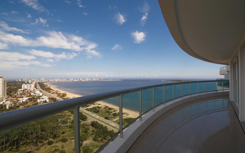 Penthouse en venta de 4 dormitorios en torre del