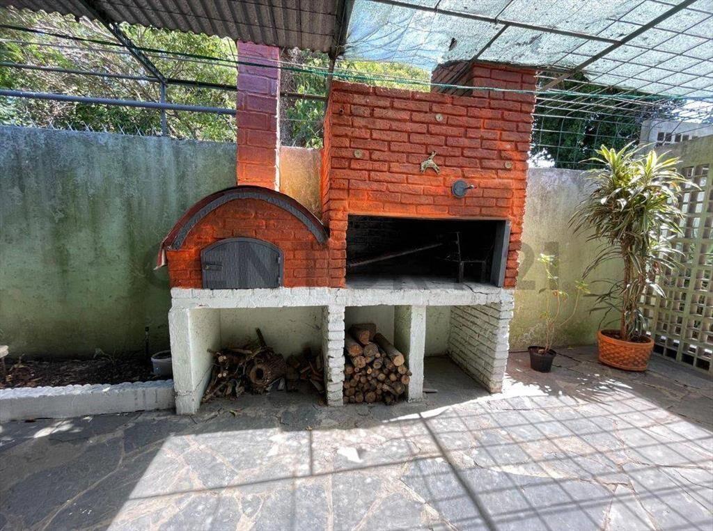Venta 2 casas Peñarol,717 m2,multiples garajes.3 dormi,pa...