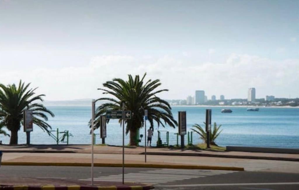 APARTAMENTO EN VENTA FRENTE AL MAR