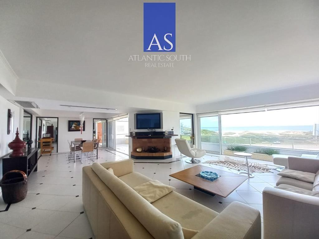 Apartamento en Aguas Azules, 4 dormitorios frente