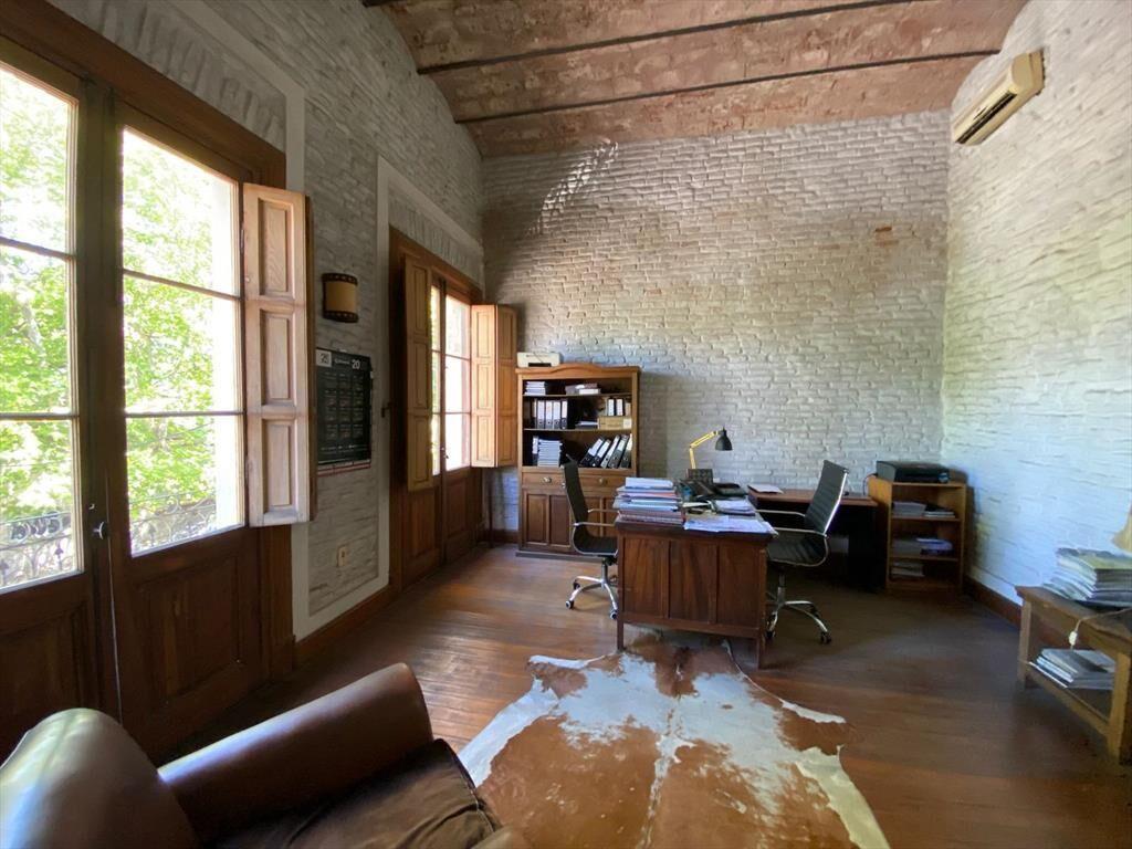 Venta excelente casa con local comercial y subsuelo - Aguad