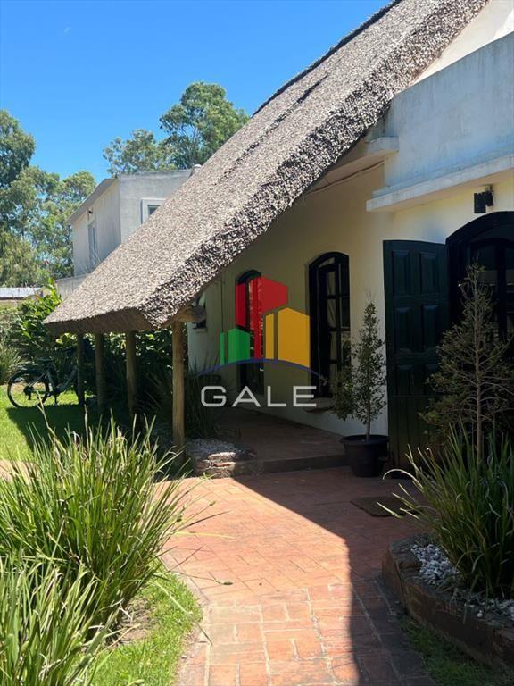 Amplia casa a la venta en Punta del Este de 6 dormitorios e