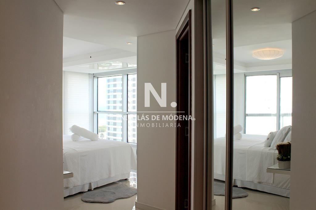 Vende apartamento de 3 dormitorios con parrillero