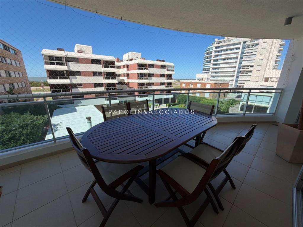 Apartamento en venta de 3 dormitorios en Brava,