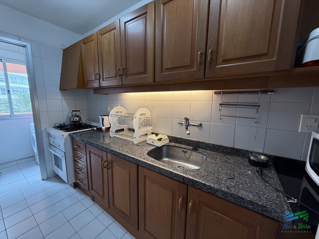 En venta apartamento 2 dormitorios con cochera,