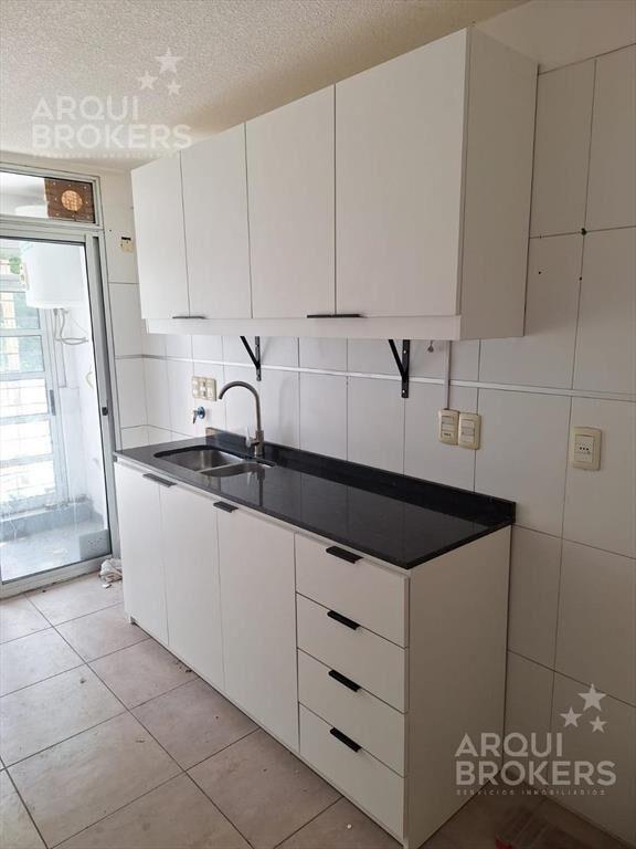 Apartamento de dos dormitorios y patio en venta en Pocitos
