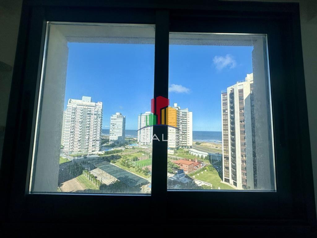 Excelente apartamento en playa brava